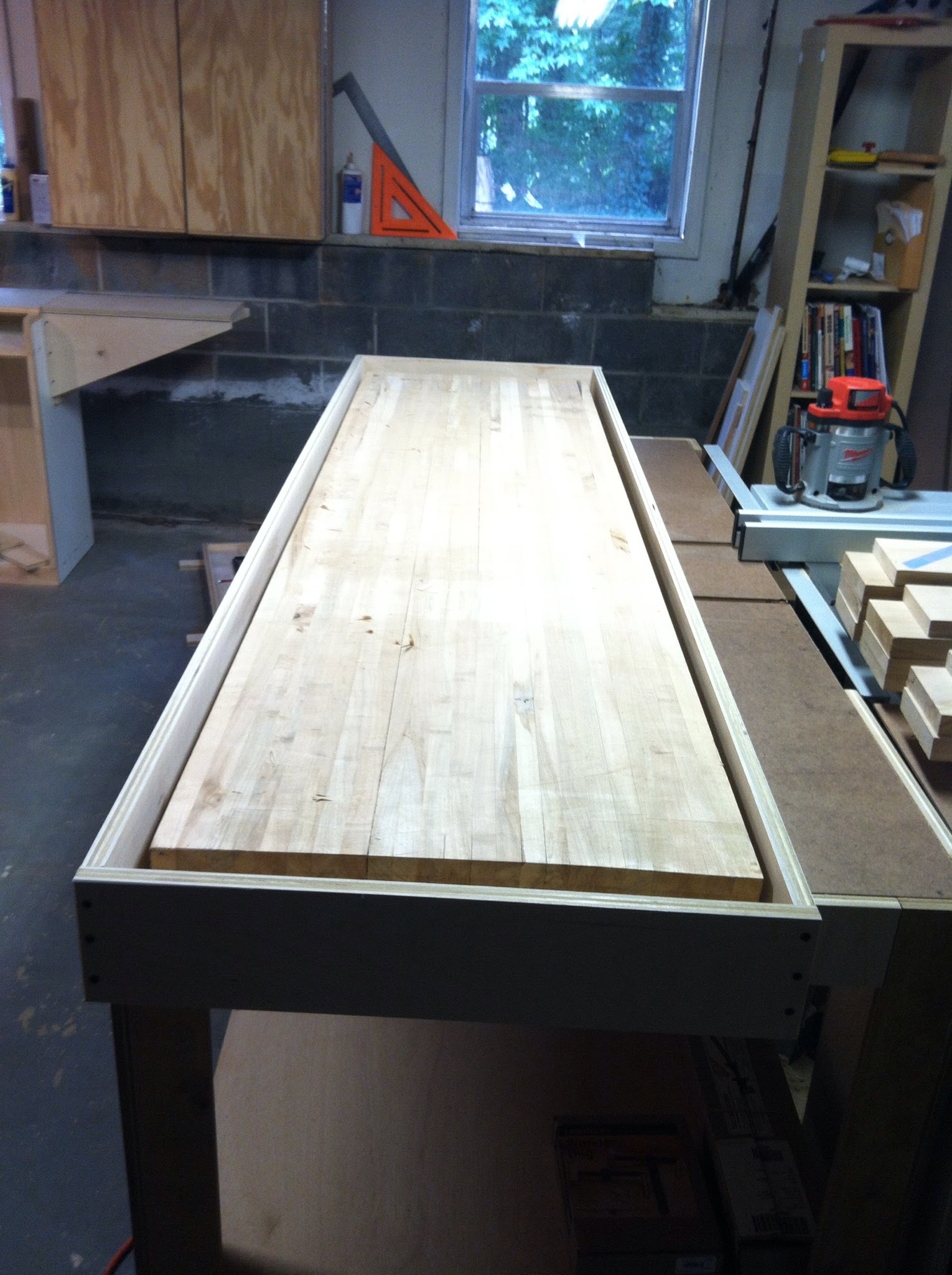 Router frame placed around the benchtop to be flattened