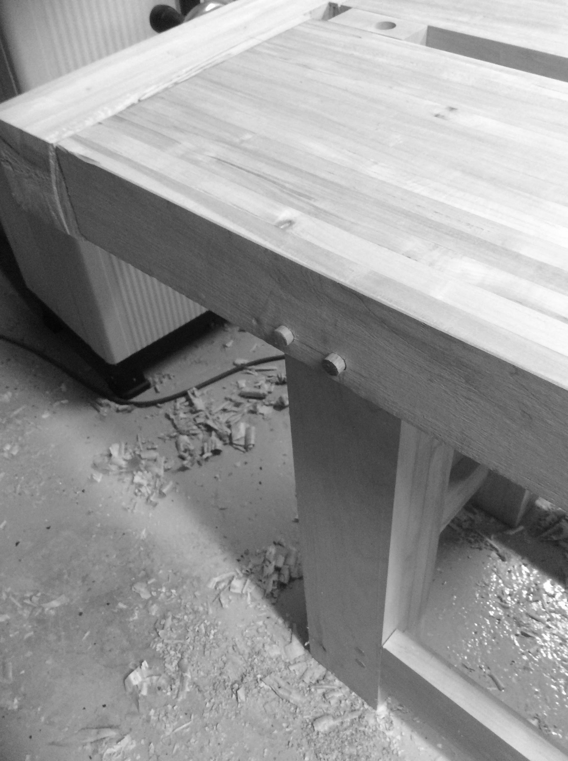 Pinning the legs to the bench top 1